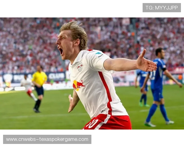 红白埃尔福特极端球迷拉横幅，抗议俱乐部与RB莱比锡合作