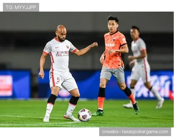 深度复盘：朗斯如何用高位逼抢限制巴黎中场出球